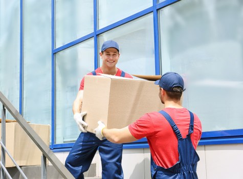 Customer complaint process for a man with van moving service